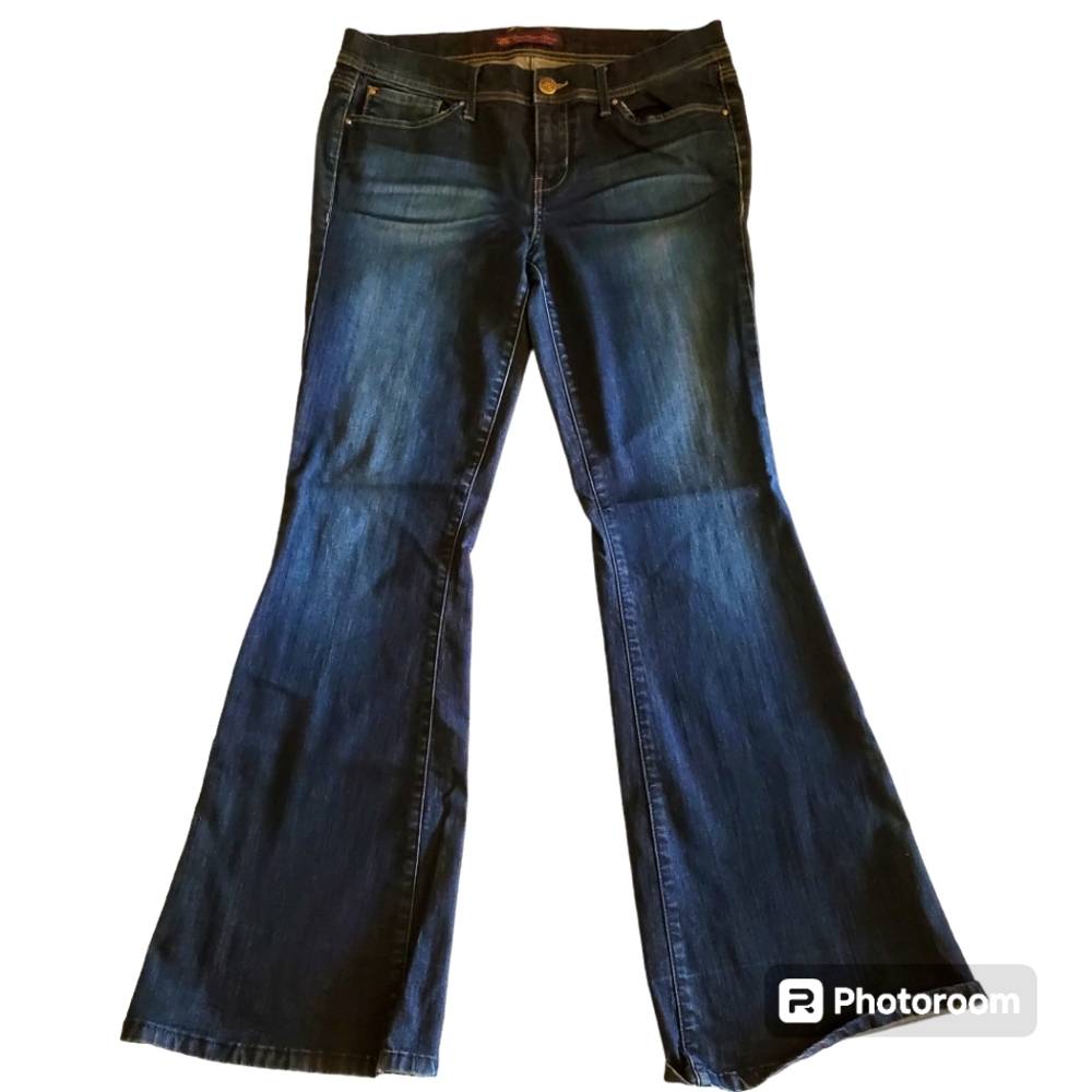 1. Divine Right Denim Women's Low-Rise Bootcut Blue Jeans Size 30